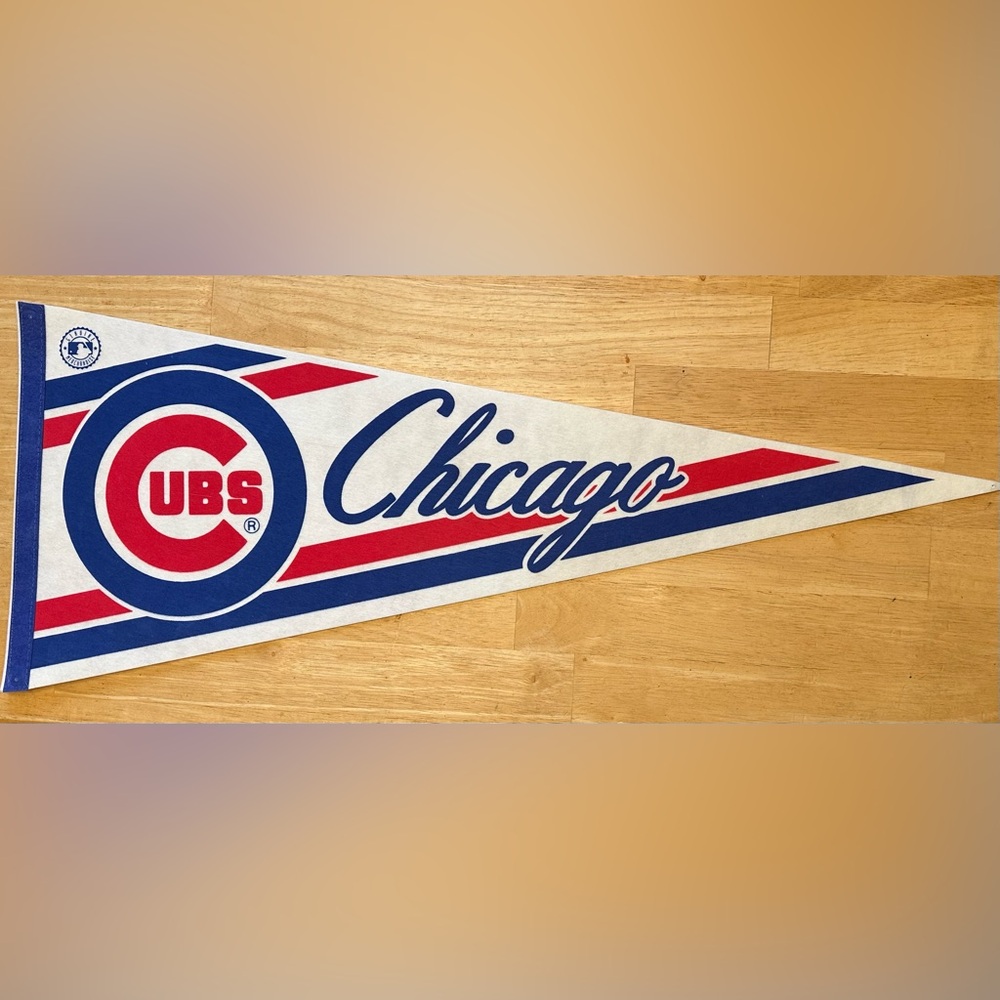 VINTAGE 1980s/90s Chicago Cubs Major League Baseball heavy duty felt pennant